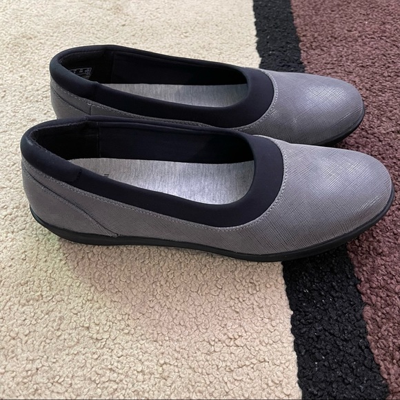 Cloudsteppers by Clarks- Soft Cushion, Size 6, Gray - Picture 2 of 8